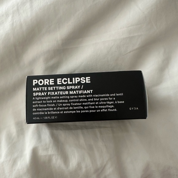 Milk Makeup Pore Eclipse Mattifying + Blurring Transfer Proof Setting Spray - Picture 4 of 5